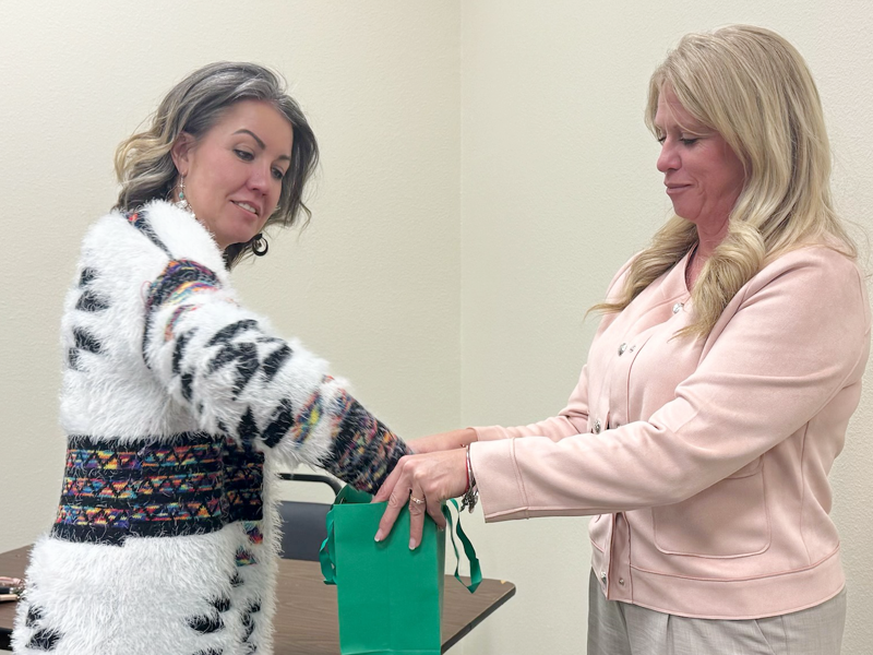 Two women volunteering